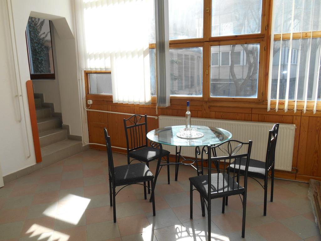 Апартаменты Akos Apartman Эгер Экстерьер фото