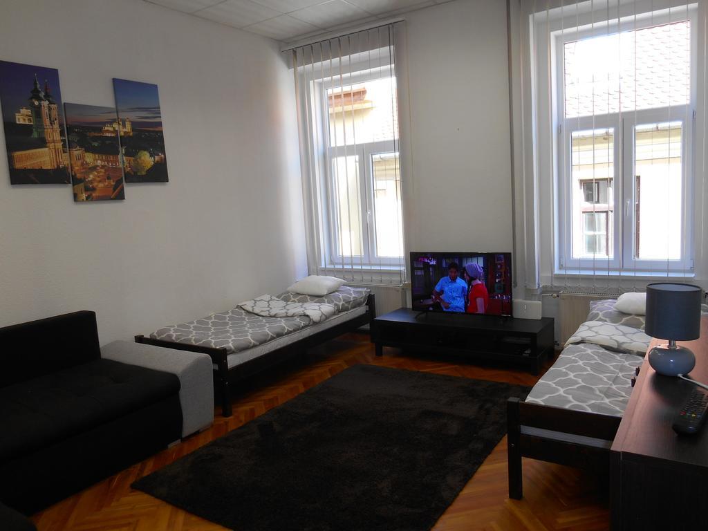 Апартаменты Akos Apartman Эгер Экстерьер фото